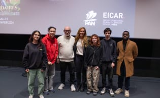 Le réalisateur et la productrice du film Les Légendaires avec des étudiants d'EICAR Paris