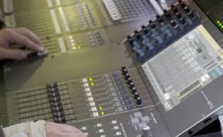 img-ingenieur-son-facad-retour-hero