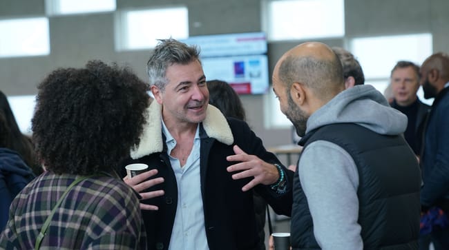 photo échanges au petit-déjeuner personnalités du médiaClub à EICAR