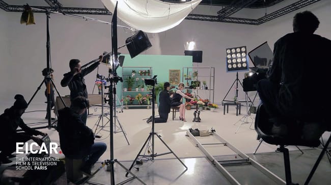 étudiant EICAR Bachelor of Fine Arts en studio de tournage