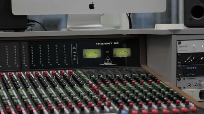 img-ingenieur-son-studio-2