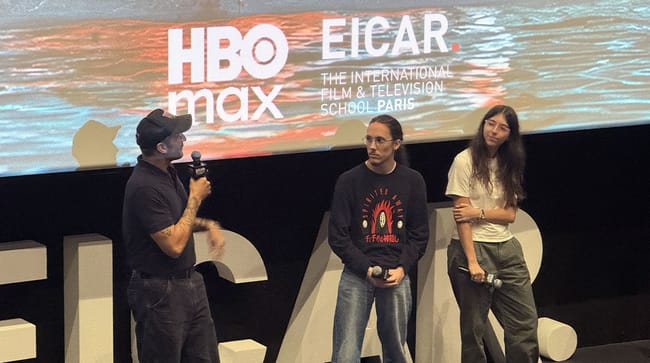 Échange entre l’équipe de PAOLO et les étudiants d’EICAR sur la scène de la salle de projection