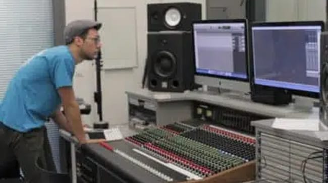 img-ingenieur-son-studio-1